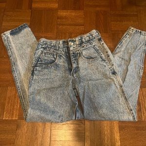 90s jean, acid wash, boyfriend jean style, high waisted